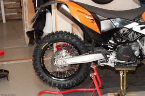 mounting ktm 690 rear enduro wheel on ktm 690 smc