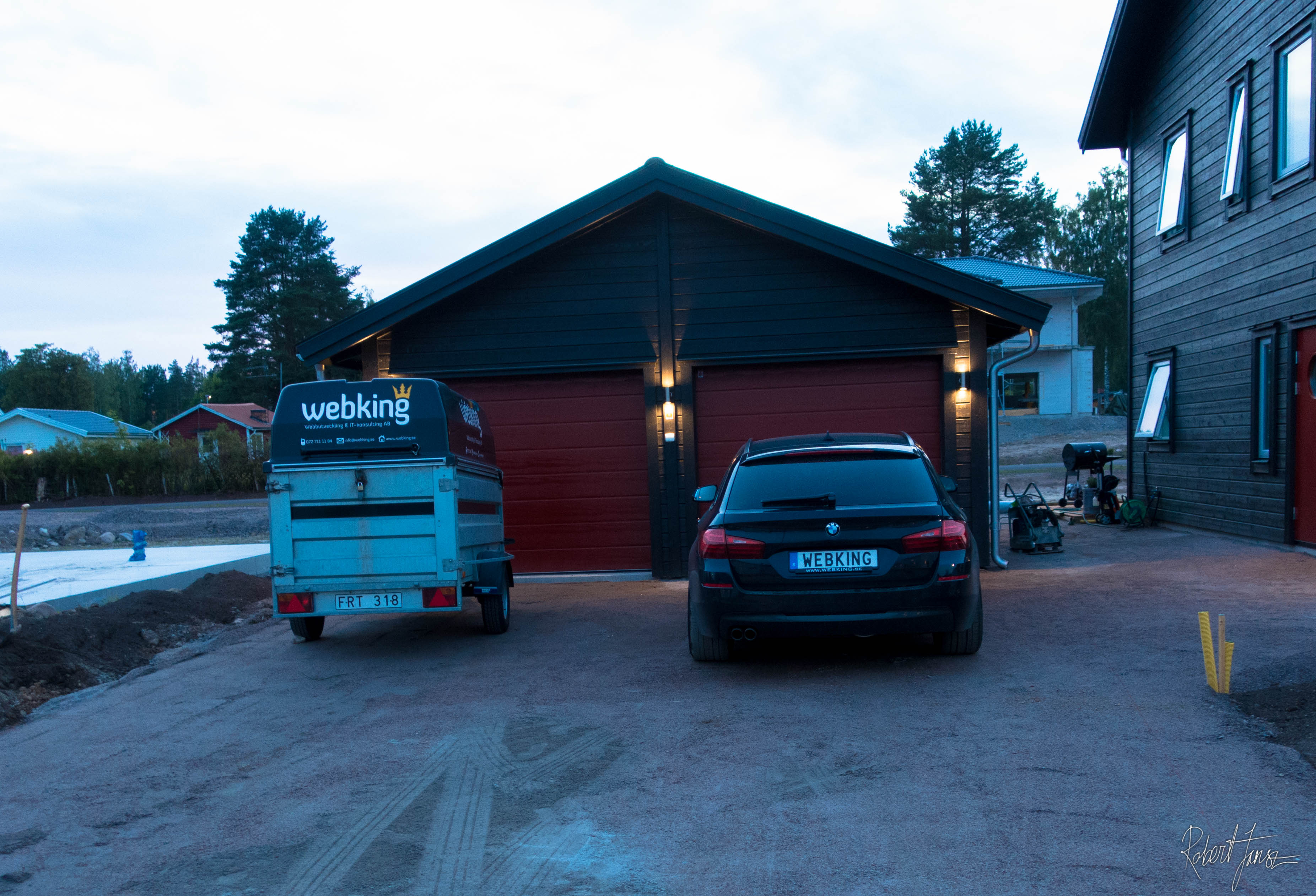 Garage painted black with S8500-n color